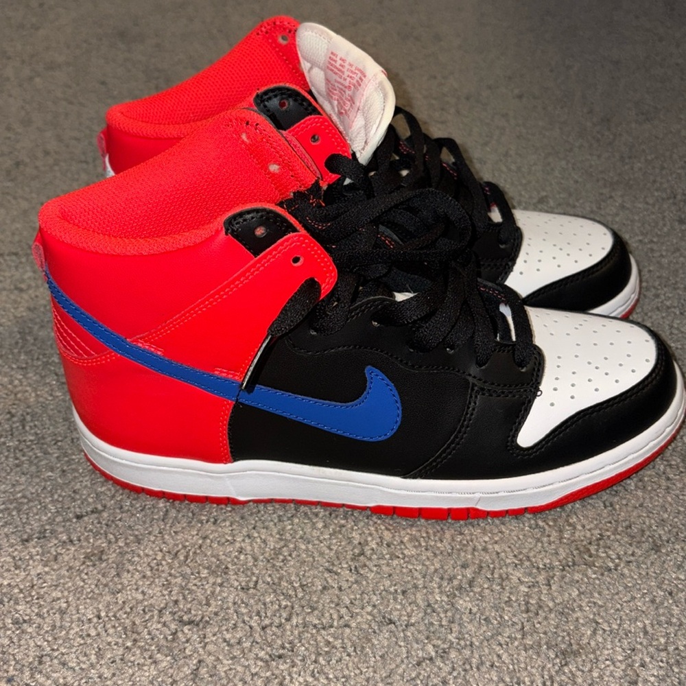 Grade School High top dunks 7Y